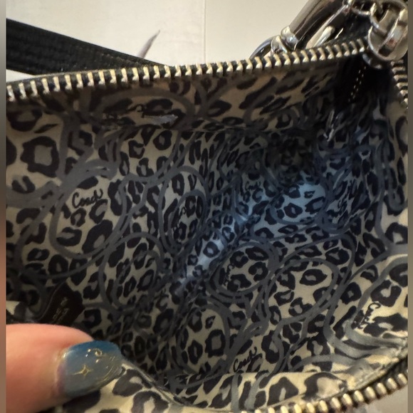 Coach Poppy Black Patent Wristlet with light grey Leopard Interior - Picture 6 of 7